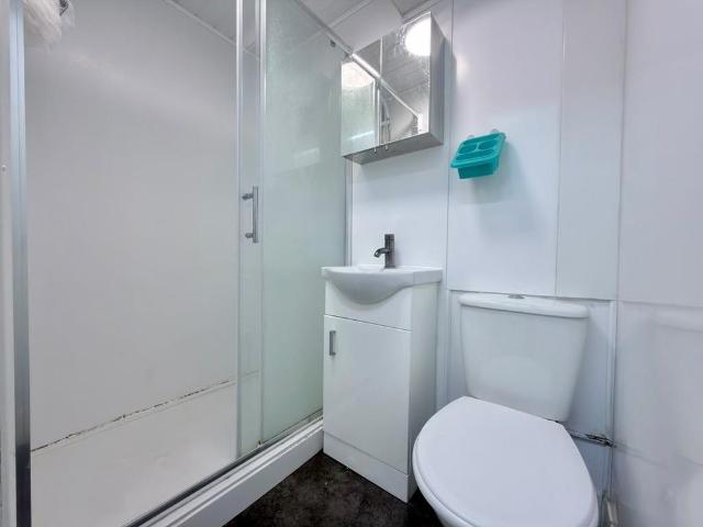 Studio for rent in London Borough of Merton, South Wimbledon
