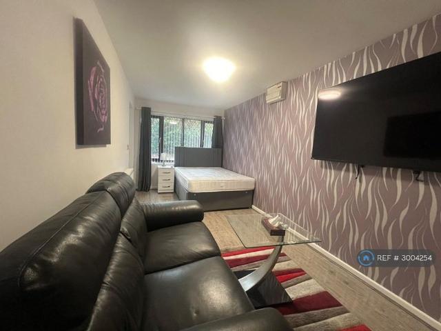 Studio for rent in Ward End, West Midlands