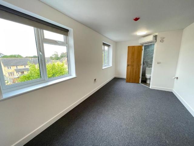 Studio for rent in Spring Park, Luton