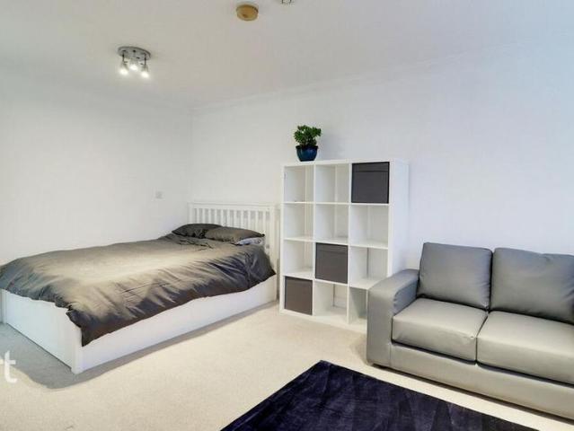 Studio for rent in West Earlham, East Bank
