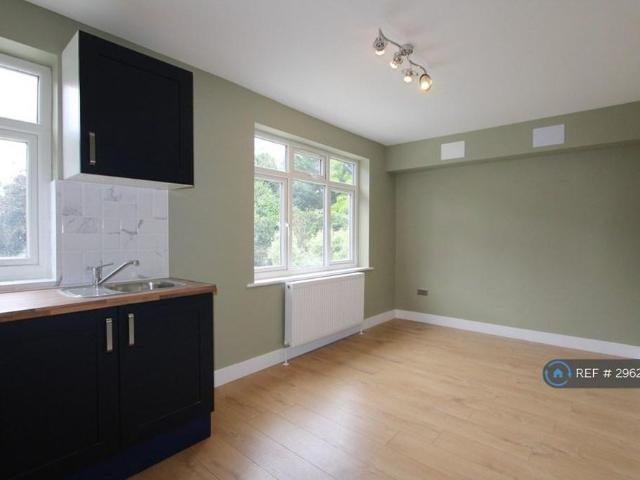 Studio for rent in Beddington, Greater London