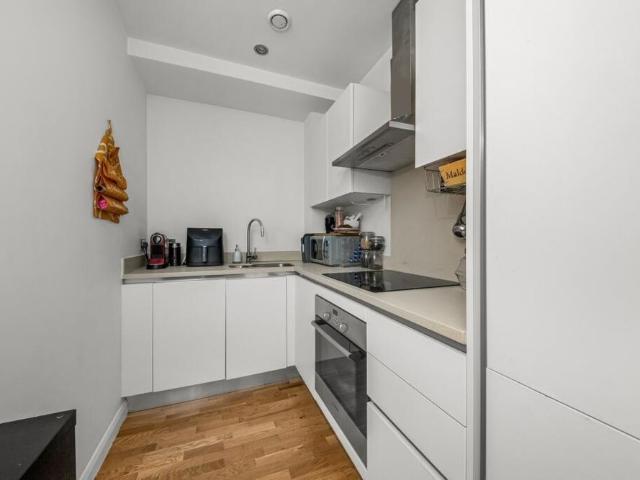 Studio for rent in London, Isle Of Man