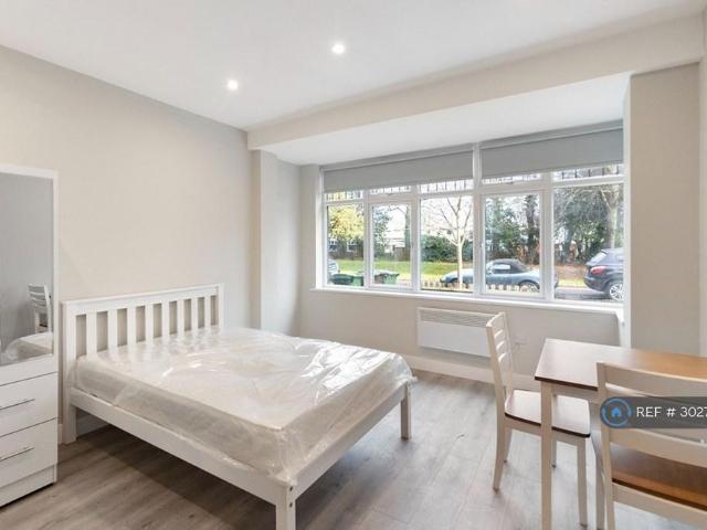 Studio for rent in The Wrythe, Greater London