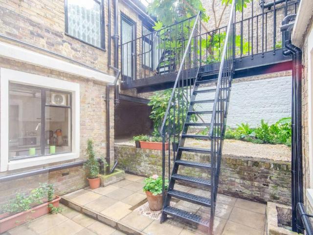 Flat for rent in Kensal Town, Bayswater