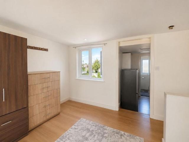 Studio for rent in Ponders End, Greater London
