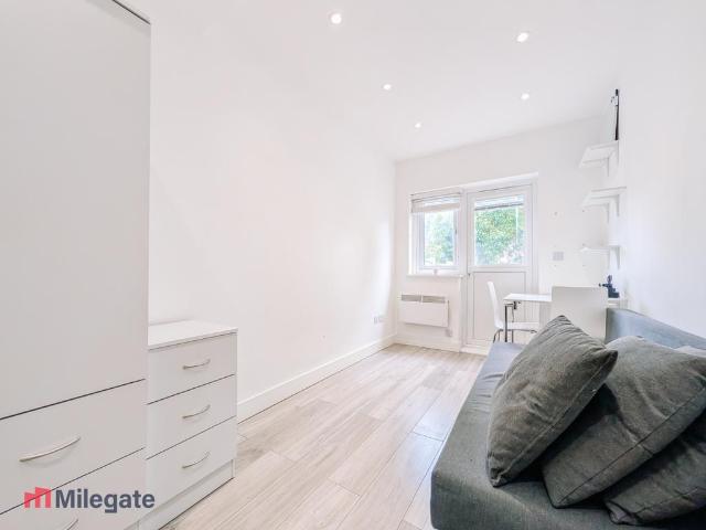 Flat for rent in Pooley Green, Row Town
