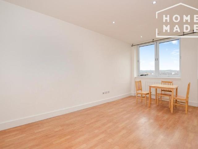Studio for rent in Elstree and Borehamwood, Borehamwood