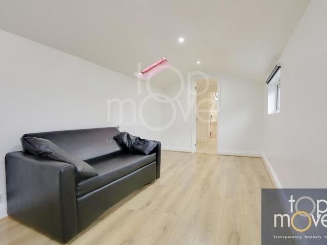 Studio for rent in London Borough of Croydon, Greater London