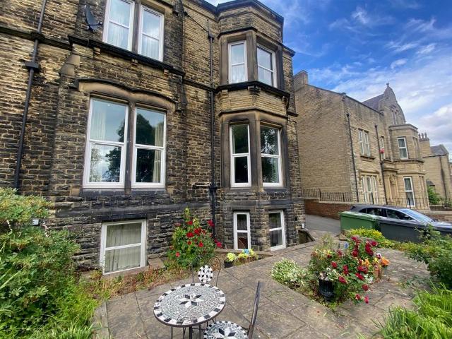 Flat for rent in Highfields, Huddersfield