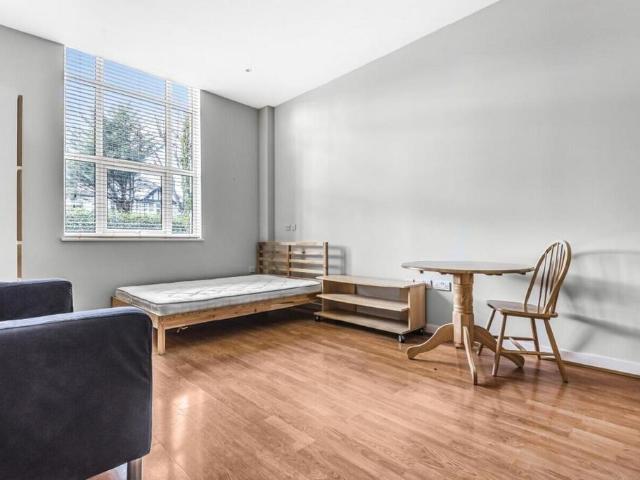 Flat for rent in London Borough of Ealing, Greater London