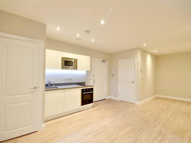 Flat for rent in Batchworth