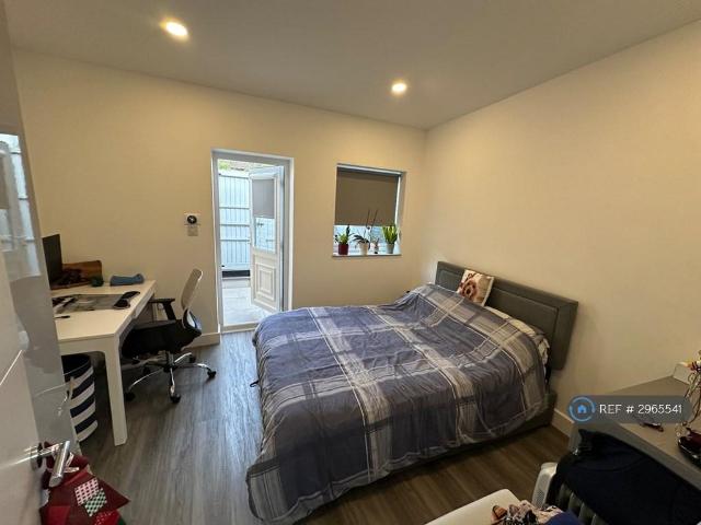 Flat for rent in Elstree and Borehamwood, Borehamwood