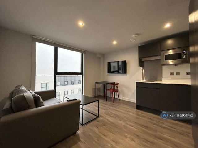 Flat for rent in Kensington, Calderstones