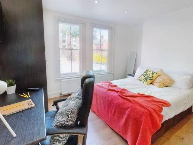 Studio for rent in Oadby, Leicestershire