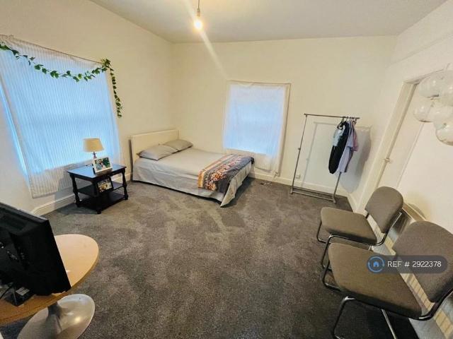 Studio for rent in Hollinswood, Telford