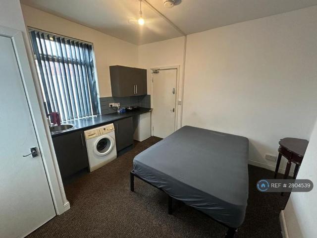 Studio for rent in West Yorkshire