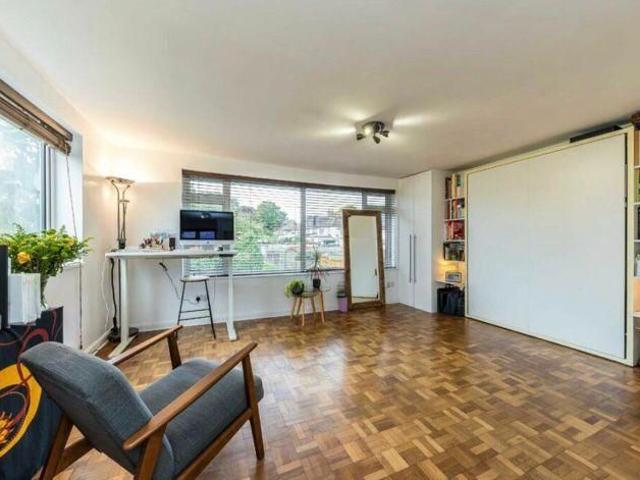 Studio for rent in Whitton, Greater London