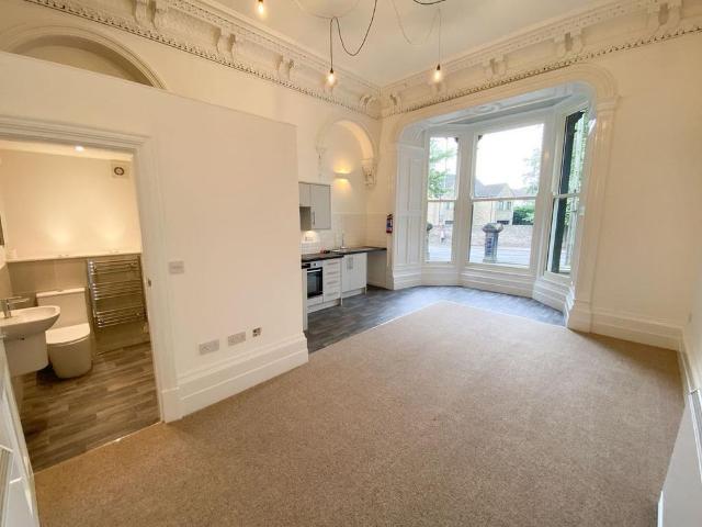 Studio for rent in Huddersfield, West Yorkshire