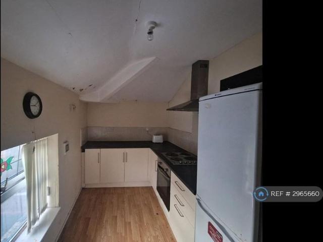 Studio for rent in Calderstones