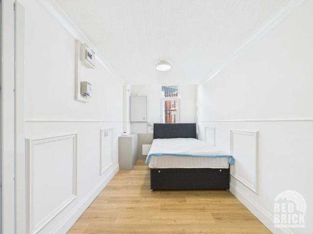 Studio for rent in Two Mills, Cheshire