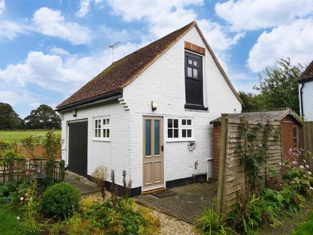 Flat for rent in Berrick Salome, Oxfordshire