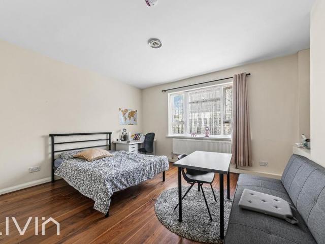 Studio for rent in London Borough of Croydon, Greater London