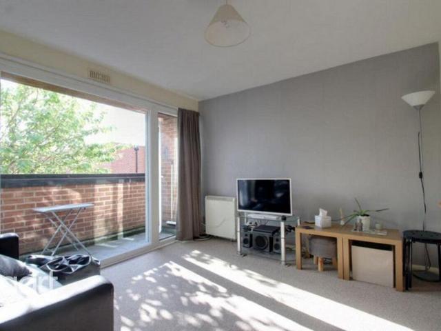 Studio for rent in Elmfield, Leicestershire