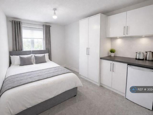 Studio for rent in Gould's Green, Greater London