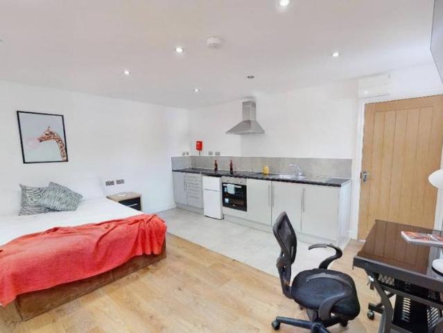 Studio for rent in Oadby, Leicestershire