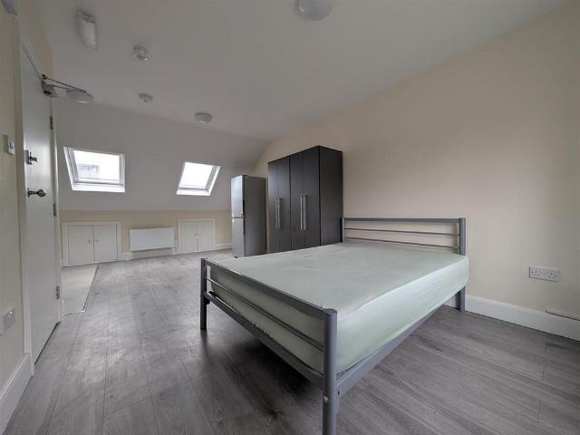 Studio for rent in London Borough of Hounslow, Greater London