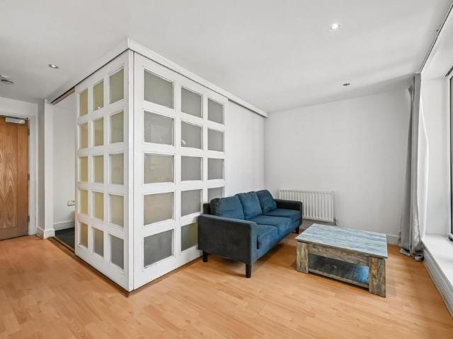Studio for rent in Silvertown, Greater London