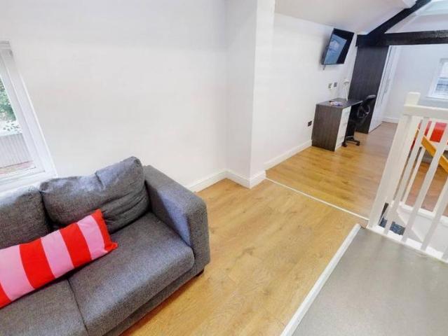 Studio for rent in Oadby, Leicestershire