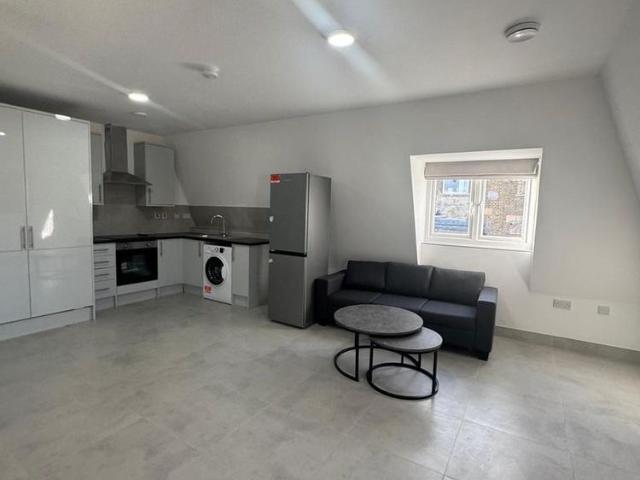 Studio for rent in London Borough of Ealing, Hanwell