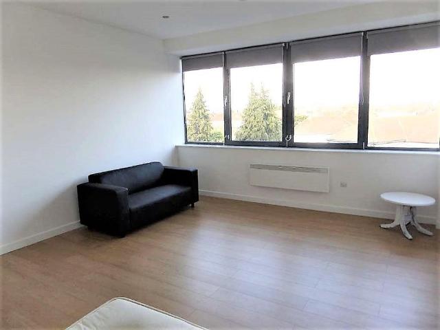 Studio for rent in Slough