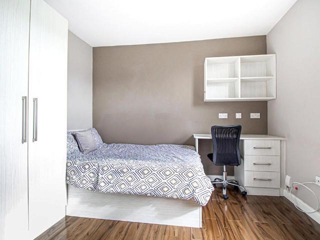 Flat for rent in Hyde Park, West Yorkshire