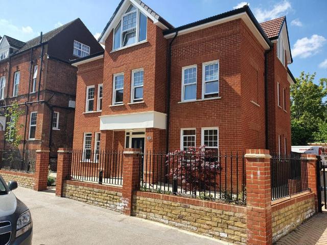 Flat for rent in London Borough of Croydon, Addiscombe