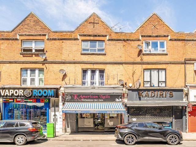 Flat for rent in Mapesbury, Greater London