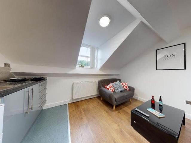 Studio for rent in Oadby, Leicestershire