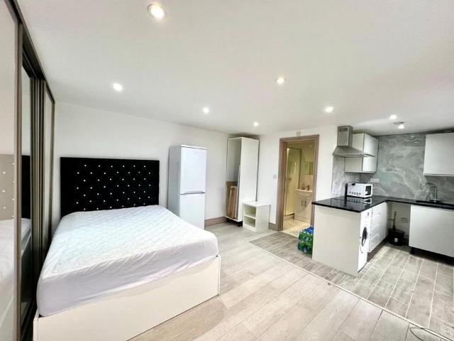 Studio for rent in London, Isle Of Man