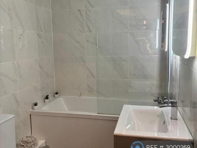 Studio for rent in West Yorkshire