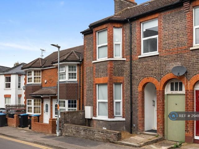 Flat for rent in Highfield, Pouchen End