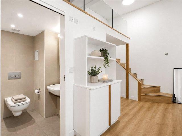 Flat for rent in Earl's Court, Greater London