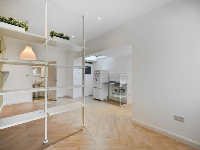 Studio for rent in Carshalton Beeches, Greater London