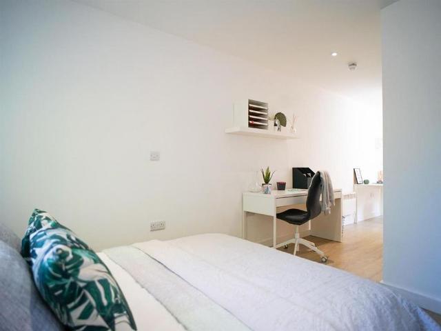 Studio for rent in Poolfields, Butterton