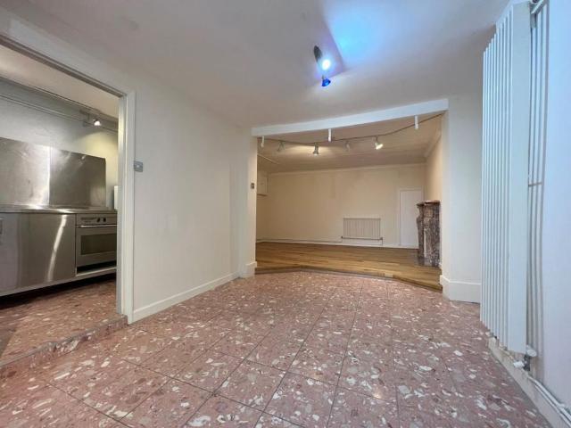 Studio for rent in St James, Sandown Park