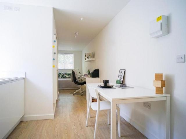 Studio for rent in Poolfields, Butterton
