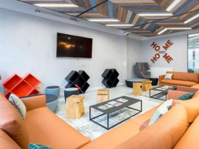 Studio for rent in Plasnewydd, Falcon Lodge