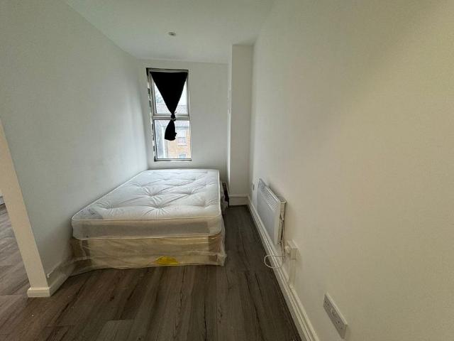 Studio for rent in London Borough of Croydon, Greater London