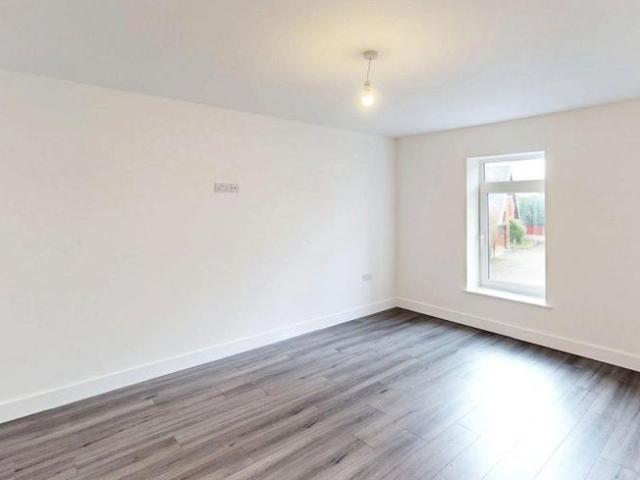Flat for rent in Dobb Brow, Bolton