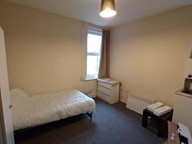 Studio for rent in Poole